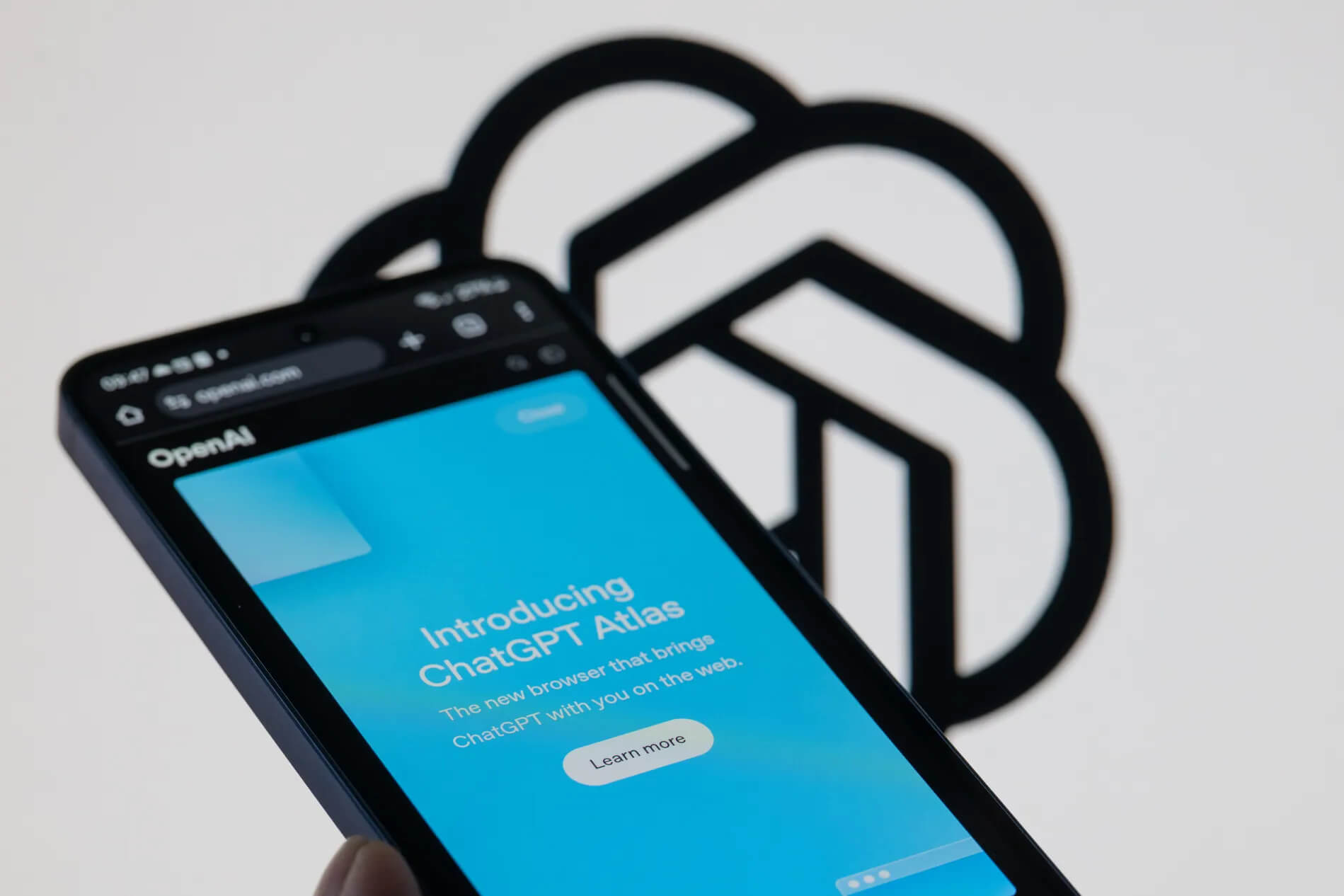 Браузер ChatGPT Atlas от OpenAI: особенности и риски